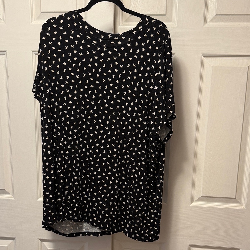 torrid size 5 black Knit Top with White Bird Print